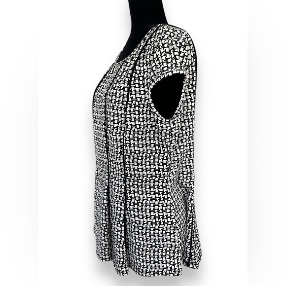 EUC La Vanya Woman Black & White Classic Stretchy Comfy Plus Size 1X Blouse - Picture 3 of 7